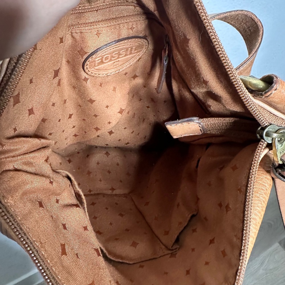 Fossil Morgan Traveler Crossbody Bag Tan Pebbled Leather Top Zip Boho Worn In - Picture 8 of 10